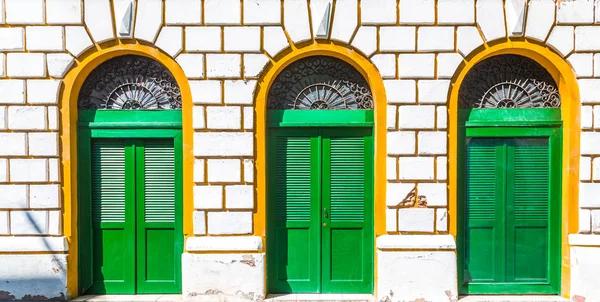 Három zöld ajtó — Stock Fotó