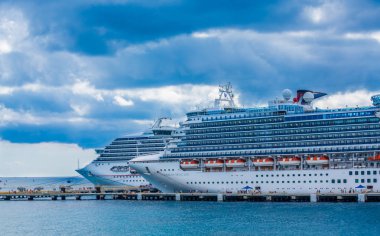 Carnival Triumph ve Caribbean Prenses