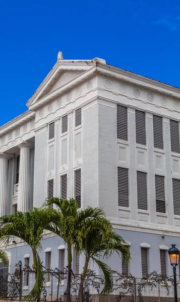 Velha escola em Old San Juan — Fotografia de Stock