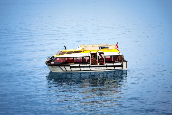 Rettungsboot im Wasser — Stockfoto