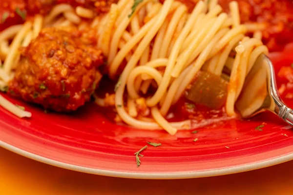 Köttbullar med spagetti — Stockfoto