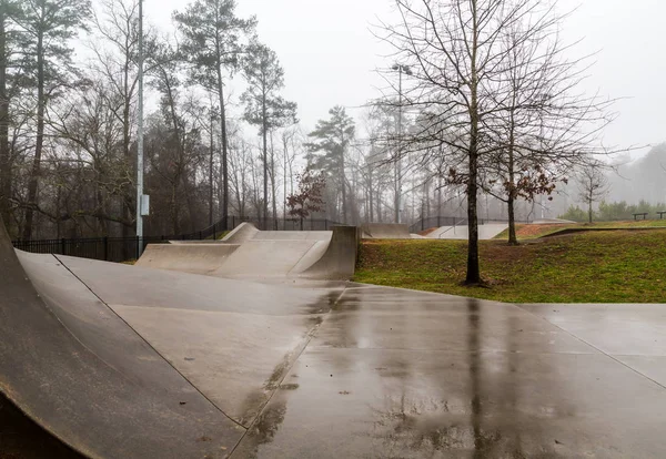 Boş ıslak Skate Park — Stok fotoğraf