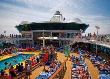 cruise gemi havuzu güverte