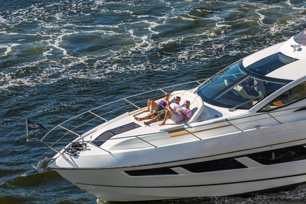 Three People Sunning on Deck — Stock Photo, Image