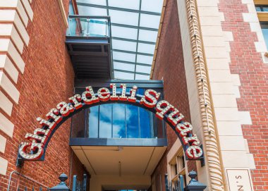 Ghirardelli Meydanı Girişi