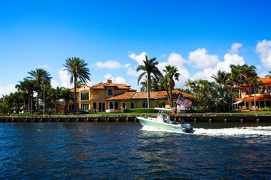 Yeşil tekne geçmiş Mansion