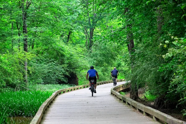 Two Cyclists on Trail — Stock Photo, Image