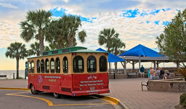 Autobús turístico por muelle — Foto de Stock