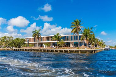 Yeni evine Intracoastal