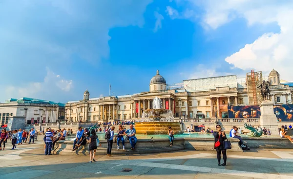 Fontanna na placu Trafalgar Square — Zdjęcie stockowe