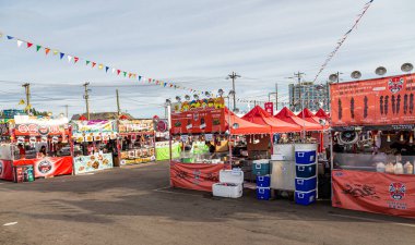 Açılış öncesi gece pazarı