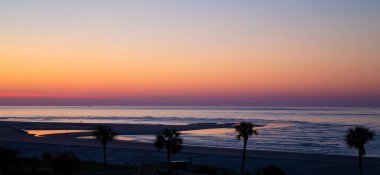 Günün ilk ışıklarıyla