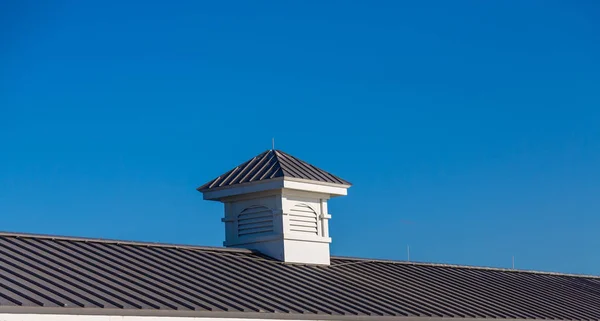 Купол на даху з причалу — стокове фото