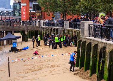 Sahilde Üretim Ekibi