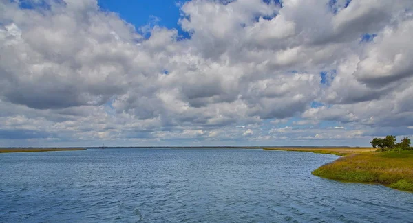 Saltwater Basin Under Clouds — Stock Photo, Image