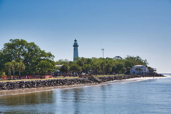 Coastal Park with Lighthouse — Stock Photo, Image