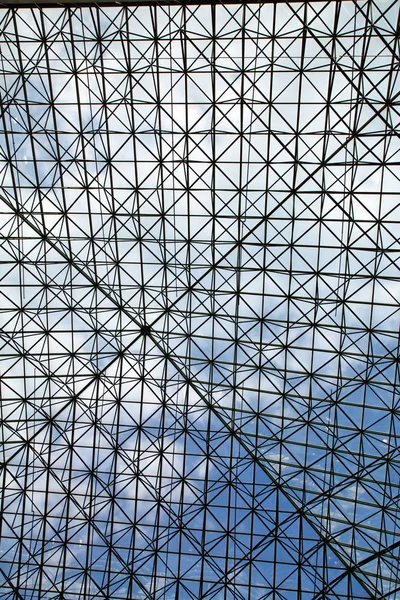 ガラス屋根を通る空 — ストック写真