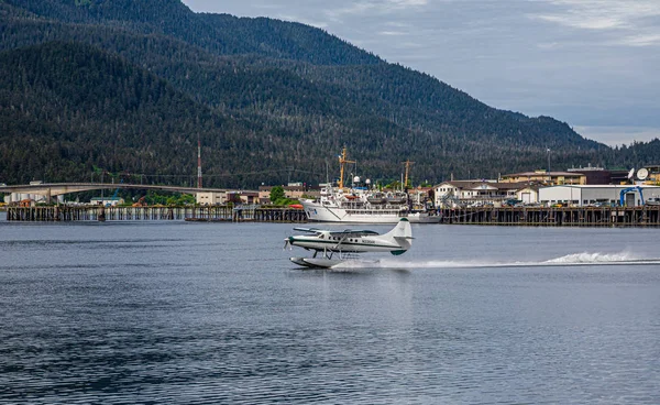 Float Plane Taxiing en Juneau —  Fotos de Stock