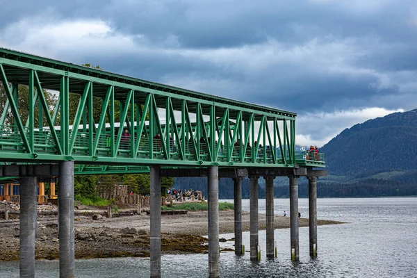 PIer verde no estreito de Icy — Fotografia de Stock