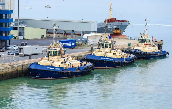 Trzy Tugboats w Southampton — Zdjęcie stockowe