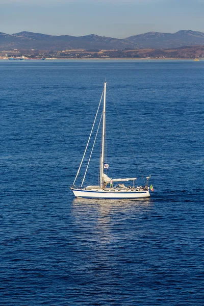 Barco à vela em Gibralter — Fotografia de Stock