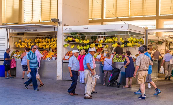 Klienci w Cadiz Market — Zdjęcie stockowe