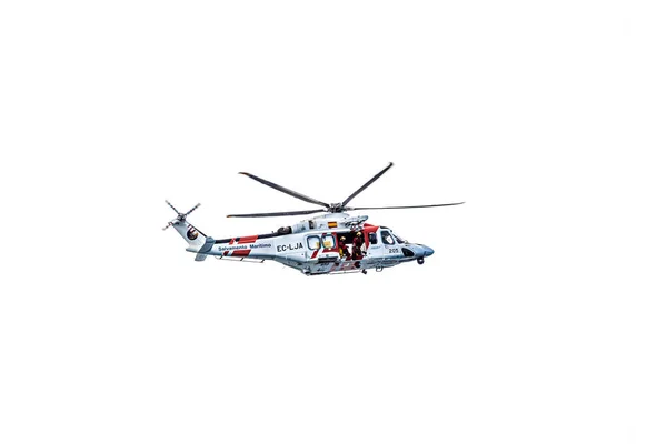 Воздушный спасательный вертолет, изолированный на белом — стоковое фото