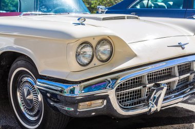 Klasik Thunderbird farlar