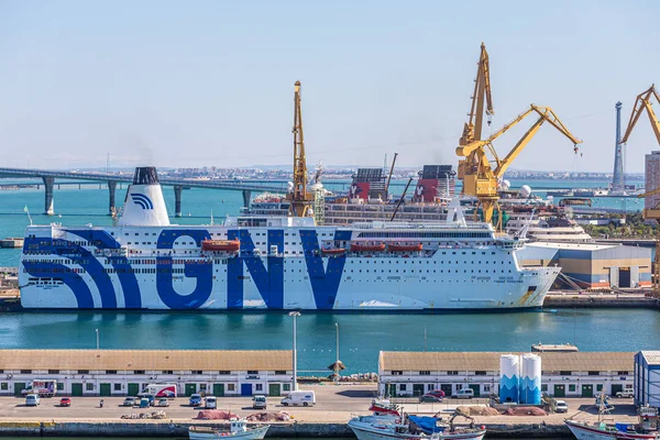 Ferry GNV em Cádiz — Fotografia de Stock