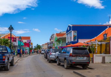 Bonaire bölgesindeki alışveriş bölgesine sokak