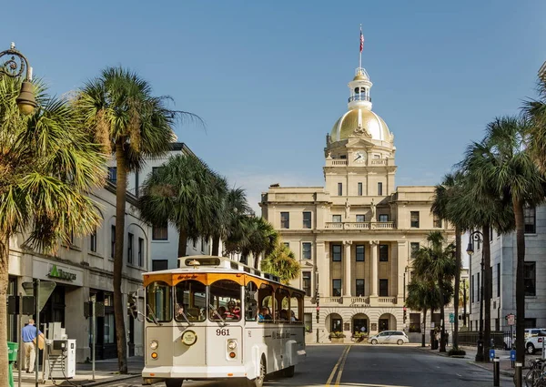 Savannah Tour and City Hall — Stock Photo, Image