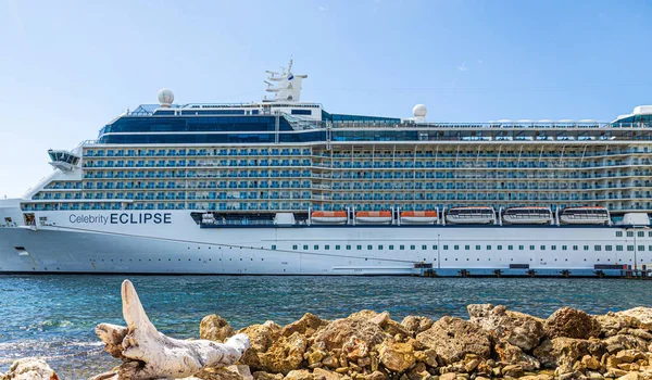 Celebrity Eclipse in Curacao — Stockfoto