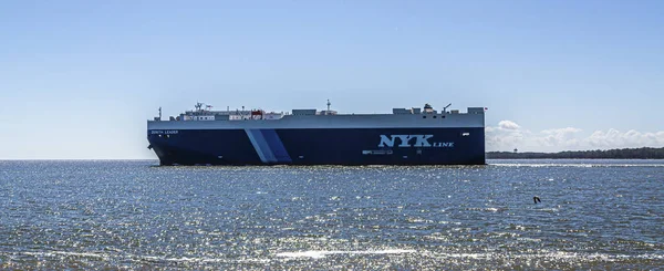 NYK Line vrachtschip in de buurt van St Simons, Georgia — Stockfoto