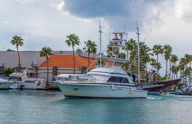 Balıkçı teknesi Limandan ayrılıyor