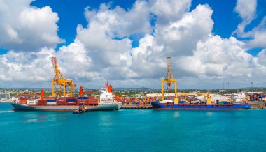 Bridgetown'da iki şilep