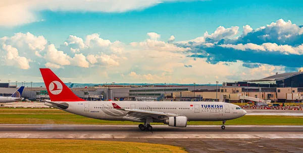 Turkish Airlines en Heathrow —  Fotos de Stock