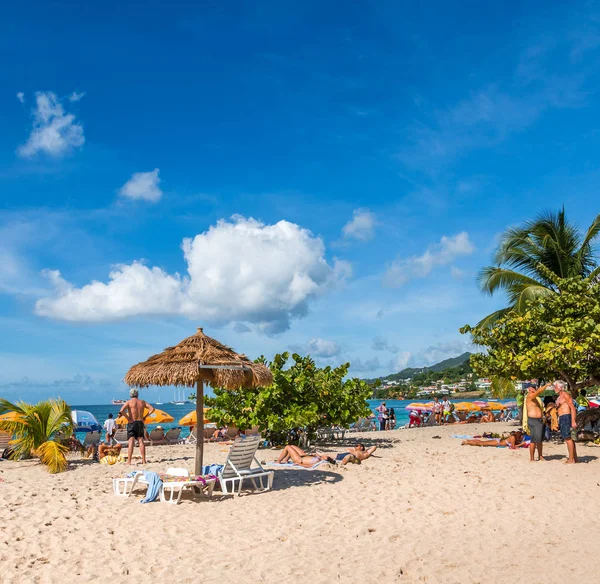 Strand napernyő a Grenada — Stock Fotó