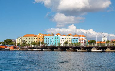 Açık Pontoon Bridge uygulamasında Curacao