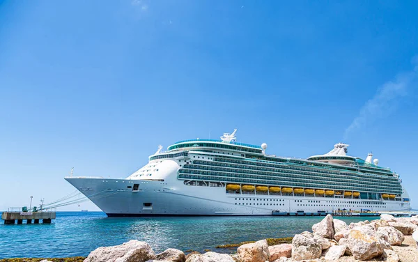 Cruise Ship in Curacao — Stock Photo, Image