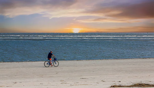 Bisiklet Rider Sunset at — Stok fotoğraf