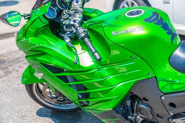 Green Kawasaki Cowl — Stock Photo, Image