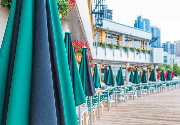 Groene patio parasols — Stockfoto