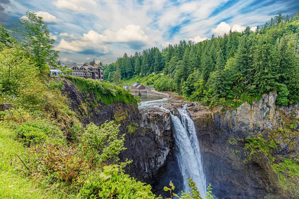 Snoqualmie Lodge et chutes — Photo