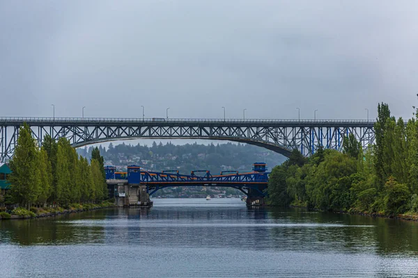 Två broar över Lake Union — Stockfoto