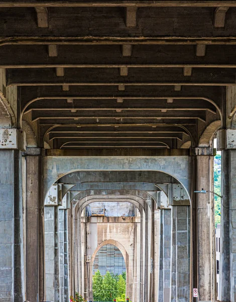 Under the Fremont Bridge — Stock Photo, Image