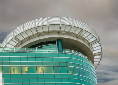 Bina Üzerinde Yuvarlak Çatı