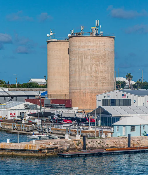 Twee betonnen Silo's in Bermuda — Stockfoto