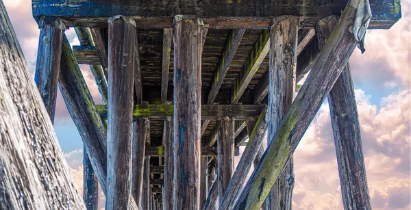 Suportes de madeira velha Weathered — Fotografia de Stock