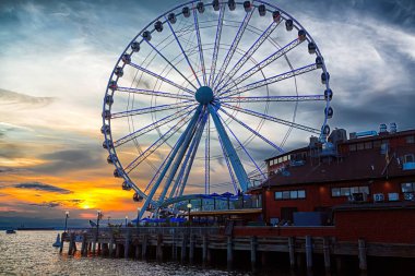 Gün Batımında Seattle Tekerlek