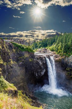 Snoqualmie Şelalesi üzerinde Güneş